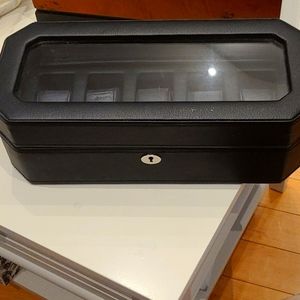 5 spot watch case with key